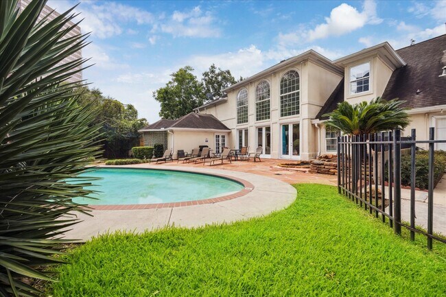 Building Photo - 5152 Huckleberry Cir