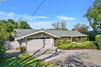 Building Photo - 613 Huntleigh Dr