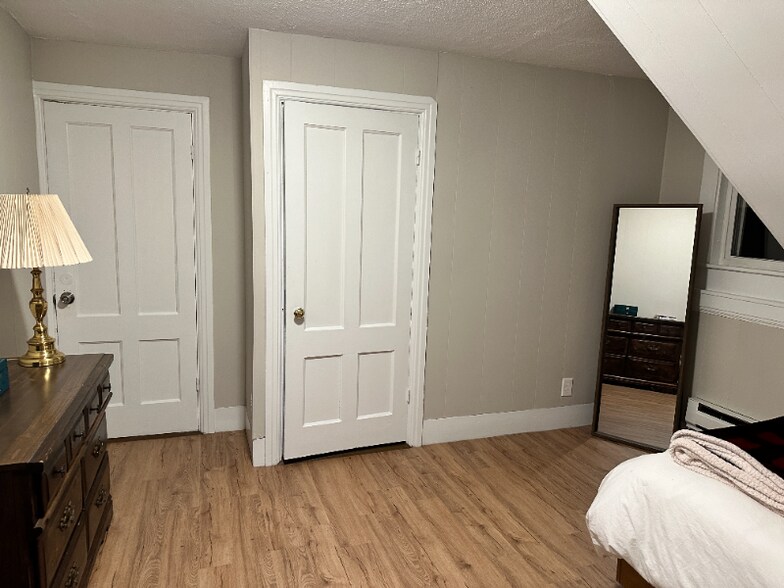 Building Photo - 34 Brook St