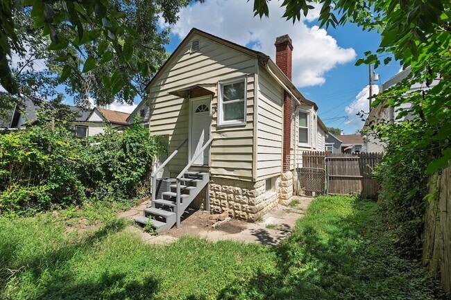 Building Photo - 2741 Dakota Ave