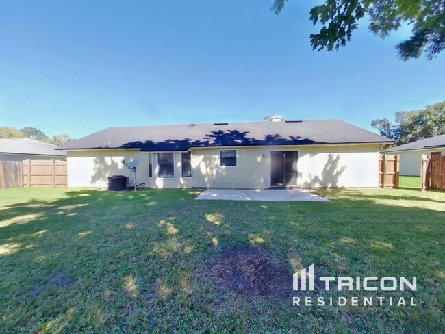 Building Photo - 2435 Burns Dr