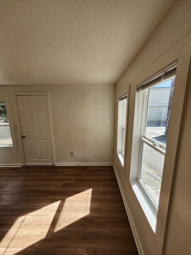 Building Photo - 1977 N F St