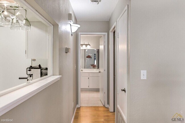 Building Photo - 1 br, 1 bath Condo - 8000 Kroll Way Apt 25