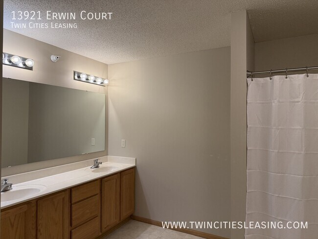 Building Photo - 13921 Erwin Ct