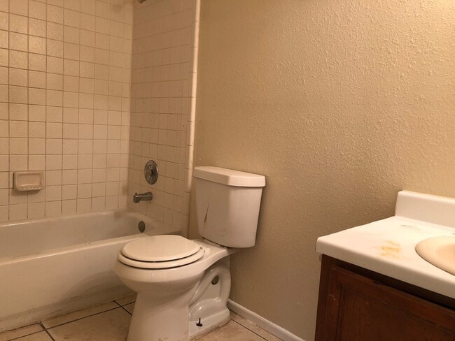 Building Photo - 7543 Windsor Oaks