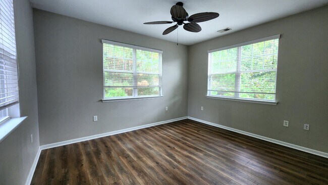Building Photo - 2462 Leytonstone Dr