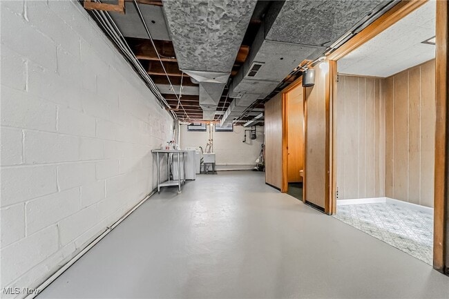 Building Photo - 24111 Edgehill Dr