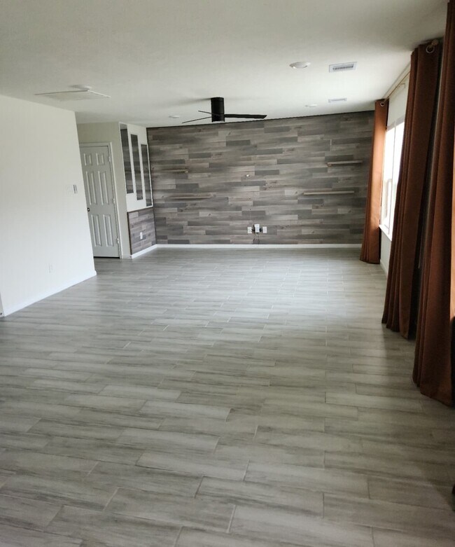 Building Photo - 16623 Live Oak Canyon Dr