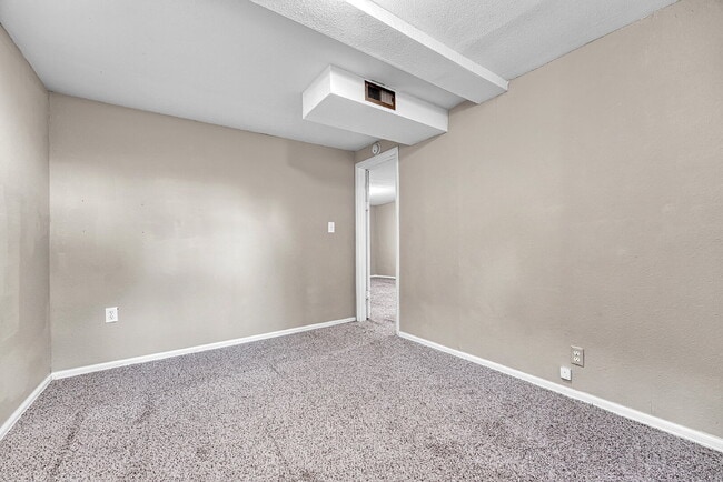 Building Photo - $2,495.00, 3-bedroom, 2 bathroom home in C...