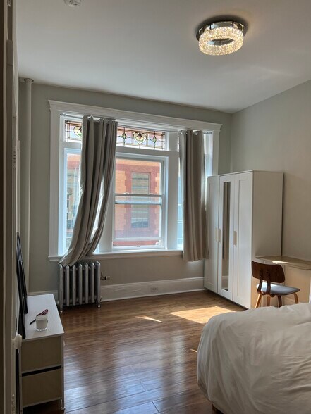 Building Photo - 54 Gainsborough St