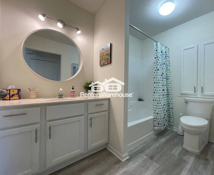 Building Photo - 10845 Lexington Dr