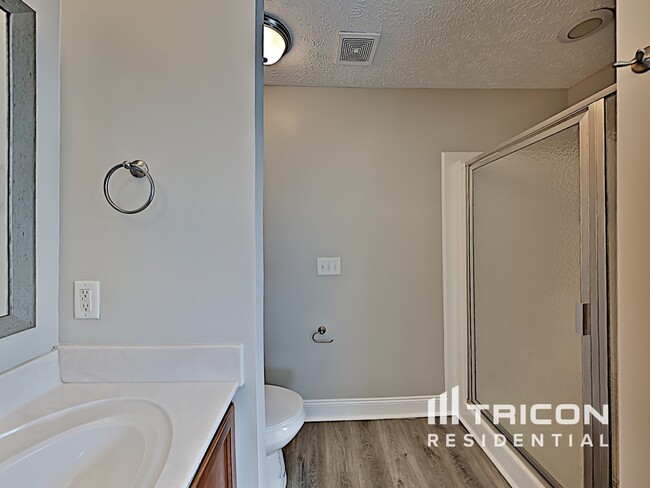 Building Photo - 531 Falkland Cir