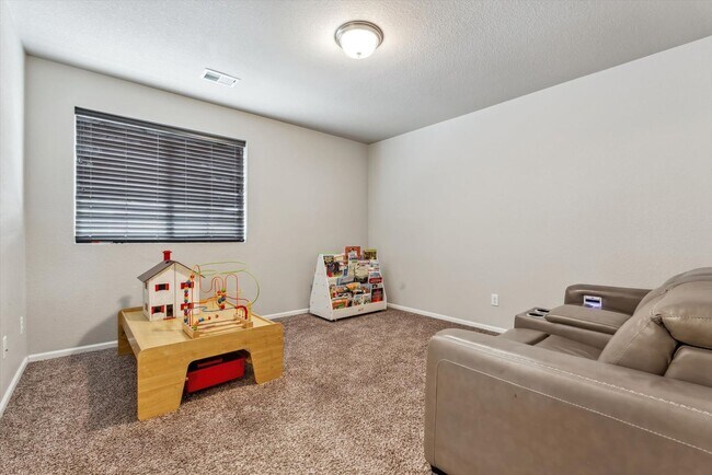 Building Photo - Beautiful 3 bedroom, 3 bath home backs to ...