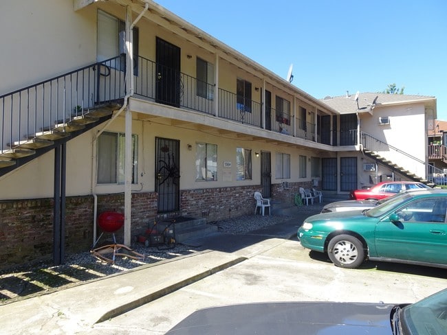 Building Photo - Young Street Apartments