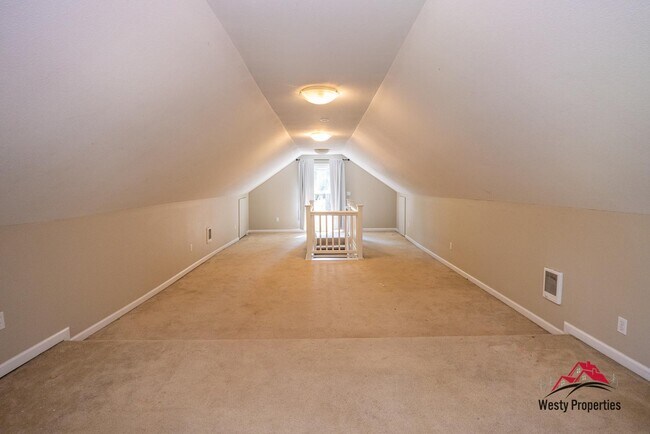 Building Photo - 7548 SW 35th Ave