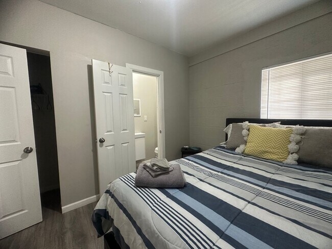 Building Photo - 3 Bedroom Townhouse