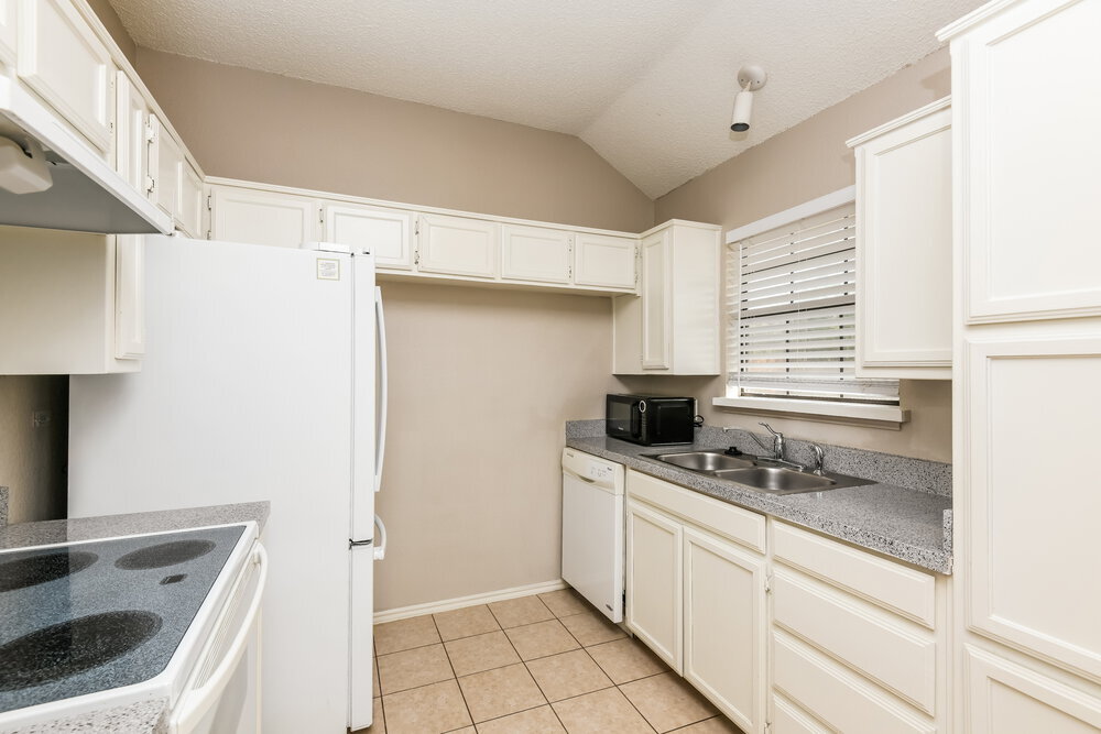Building Photo - 804 Brittany Dr