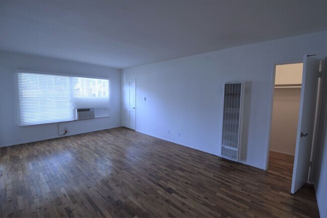 Building Photo - 5220 Radford Ave