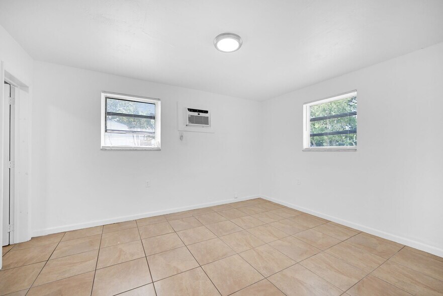 Building Photo - 567 NW 90th St
