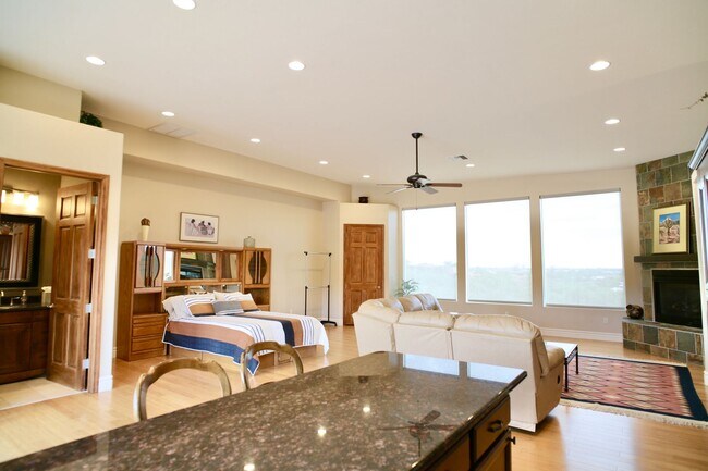 Building Photo - Mountain and City Views from this Furnishe...