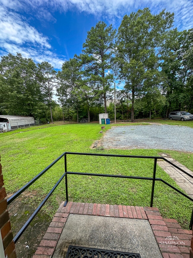 Building Photo - 408 Spring Hill Rd