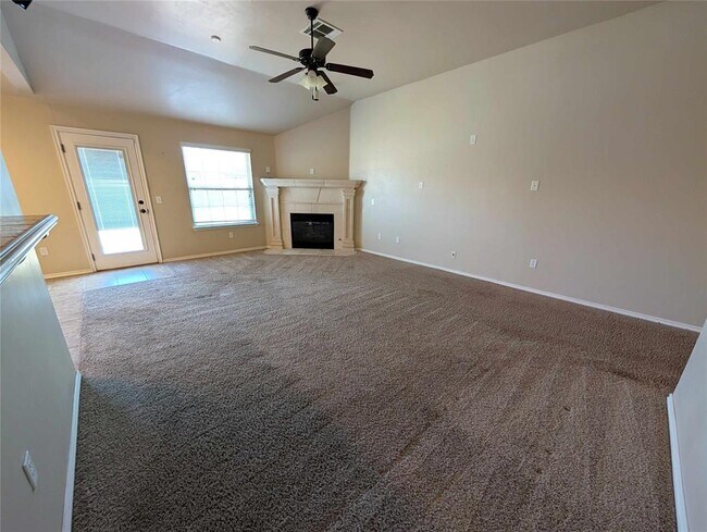 Building Photo - 621 Apple Tree Ln