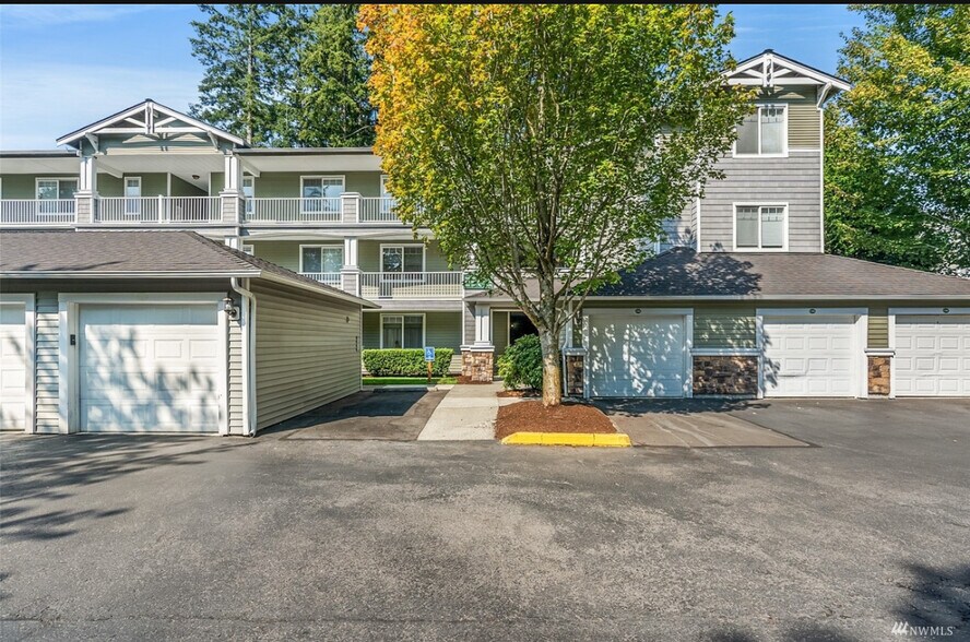 Building Photo - 12712 Admiralty Way