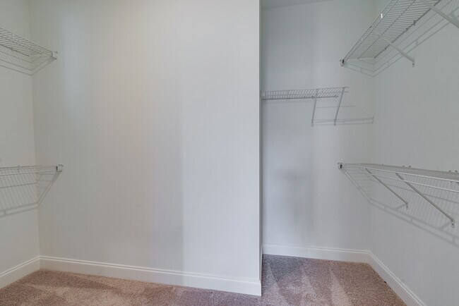 Huch walk in closet off Main BR - 415 Alter Ter