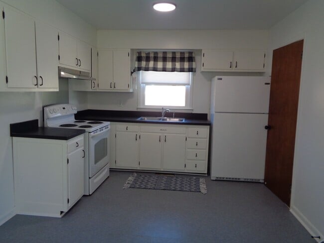 Building Photo - Well-Maintained 2 Bedroom House for Rent