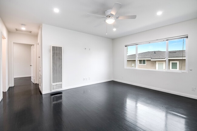 Living Room - 618 Grand E Ave