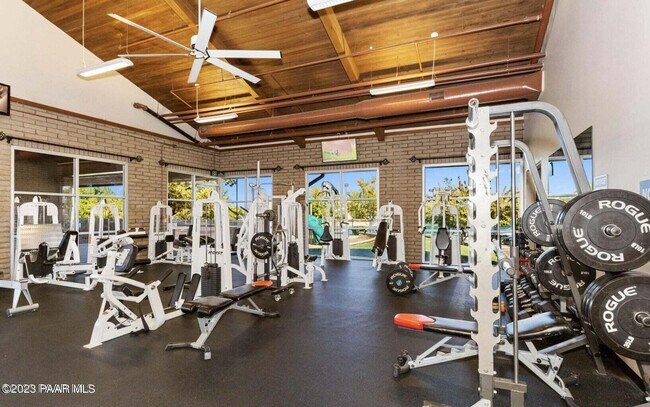 Building Photo - 926 N Gomez St