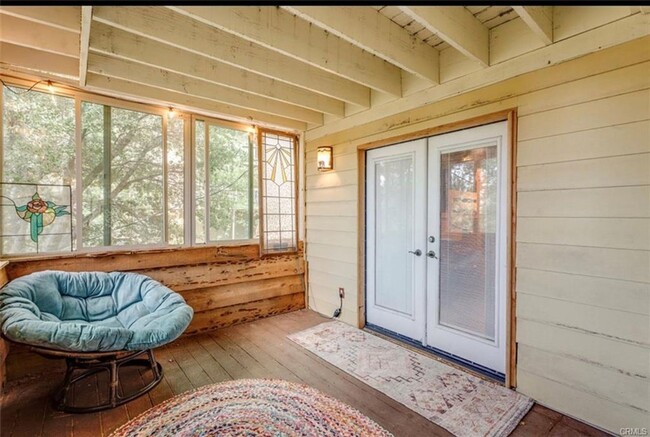 Building Photo - Romantic Rustic Cabin!