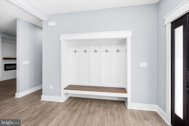 Building Photo - 5692 King Stuart Dr