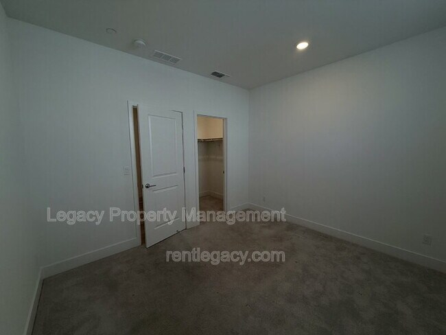 Building Photo - 8332 Taylormade Wy