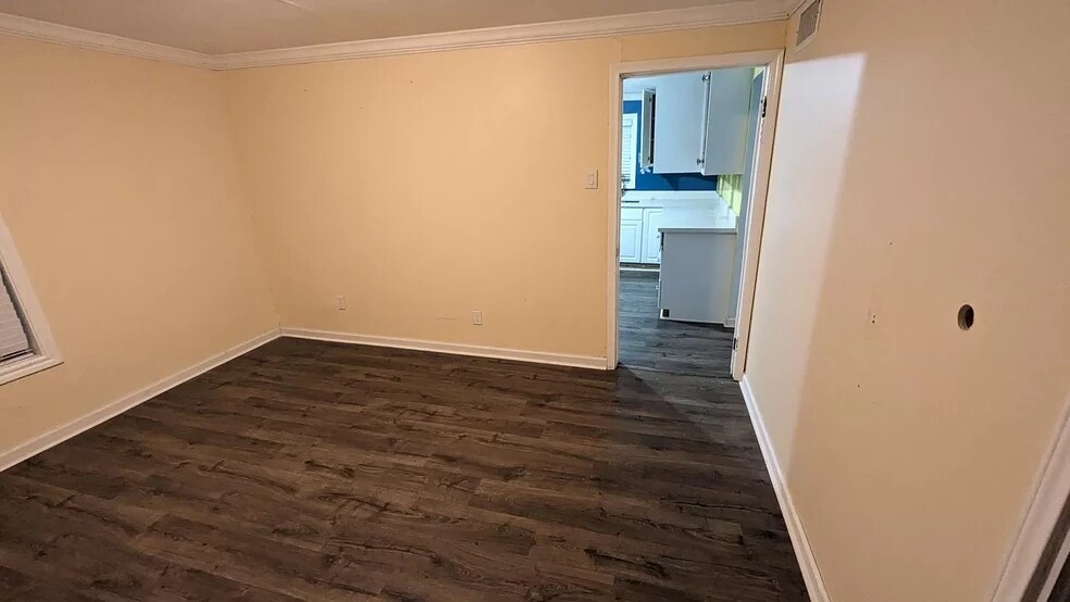 Building Photo - 203 Johnson St