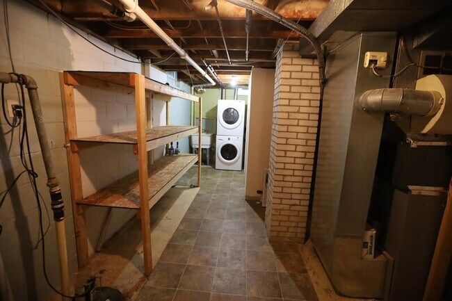 Building Photo - 1687 32nd Ave