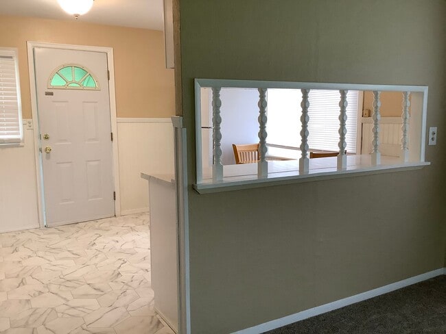 Building Photo - RENOVATED 3 BED 2 BATH 1 STORY RAMBLER - E...