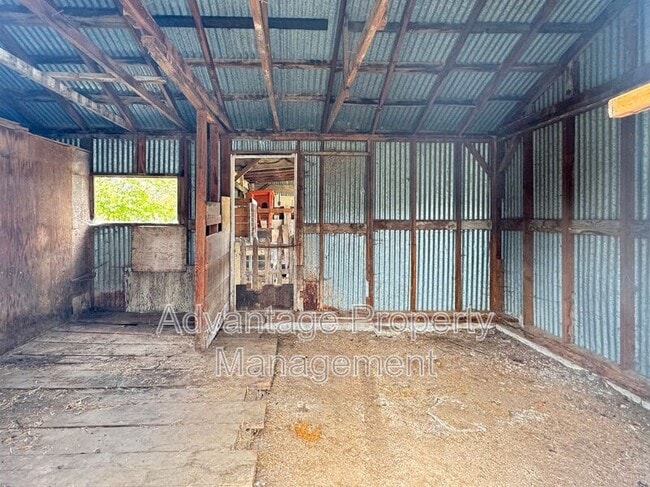 Building Photo - 2889 NW Gibson Hill Rd