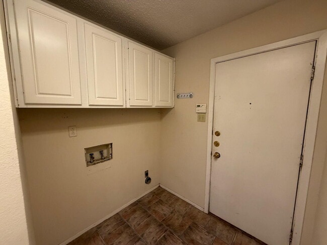 Building Photo - 3730 86th Dr