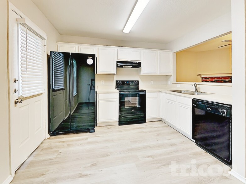 Building Photo - 1320 Cleardale Dr