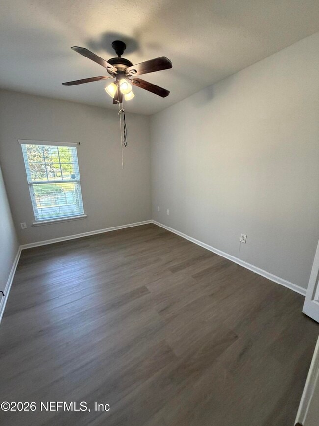 Building Photo - 8201 Green Parrot Rd