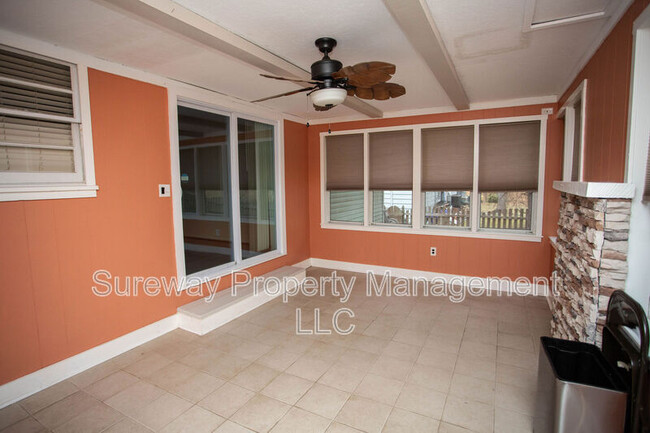 Building Photo - 841 Grove St