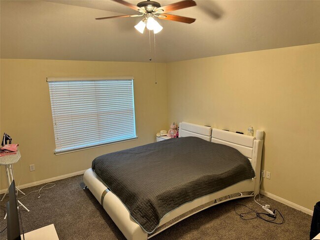 Building Photo - 835 Dracena Ct