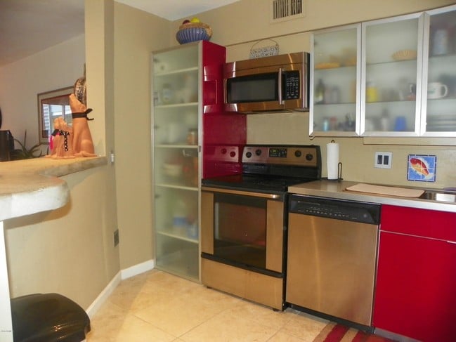 Building Photo - 6815 E 2nd St