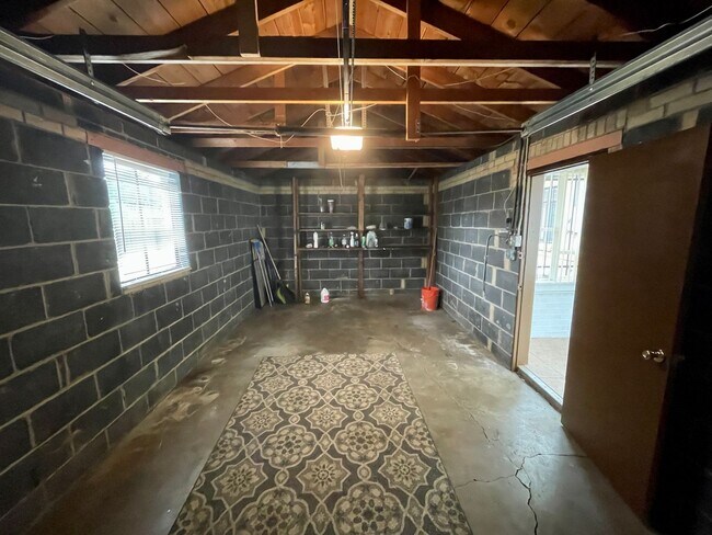 Building Photo - 3 Bed 1 Bath Ranch in North Park Hill! (Av...