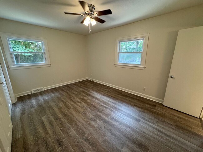 Building Photo - Renovated 4/3 House in North Hills- $1,995