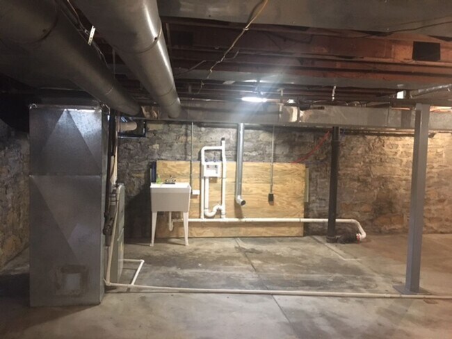 Building Photo - Kentucky mansion overlooking horse farm with stunning views    260323