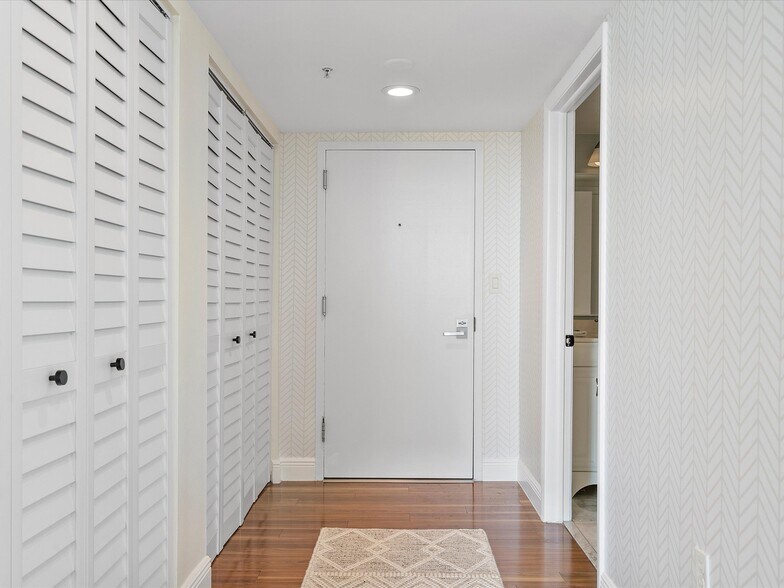 Building Photo - 650 West Ave