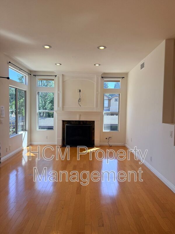 Building Photo - 1237 S Country Glen Way