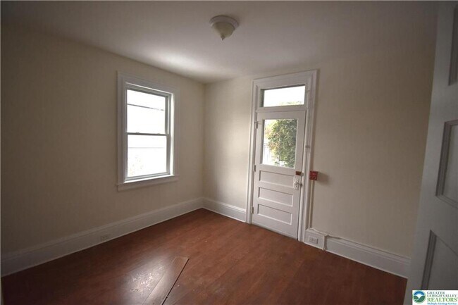 Building Photo - 312 March St